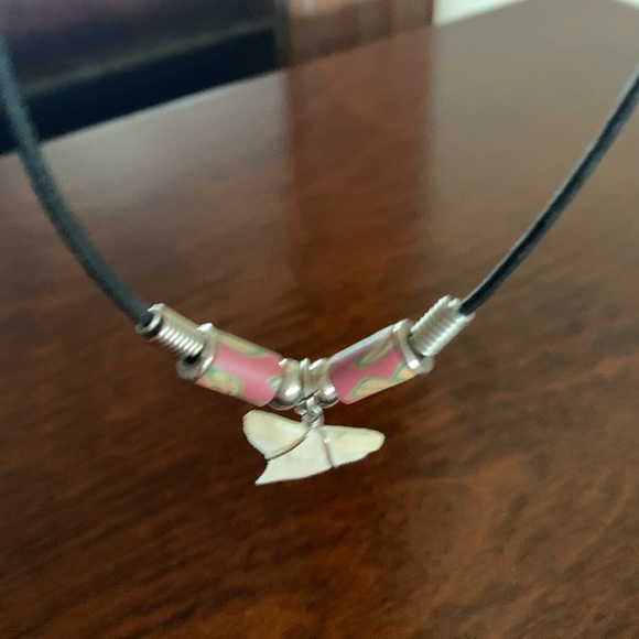 Necklace Shark Tooth - Picture 5 of 5